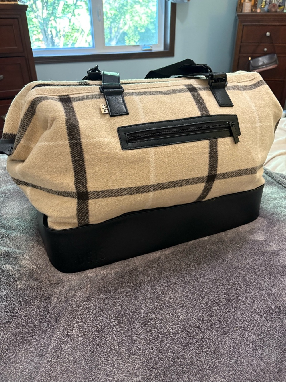 BÉIS The Weekender Bag Cozy Plaid Cream Black Fleece Limited Edition Rare